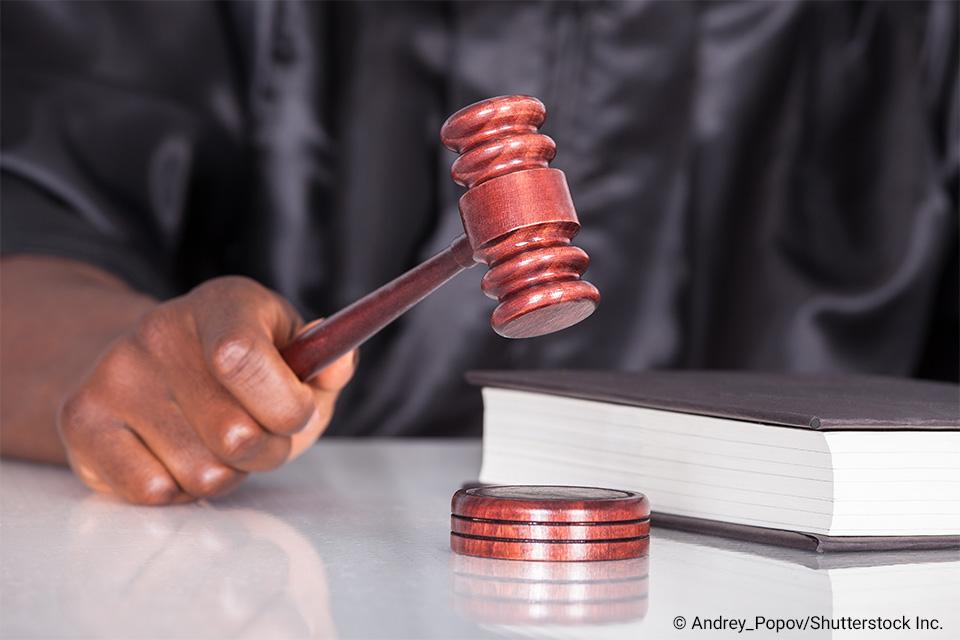 judge banging gavel