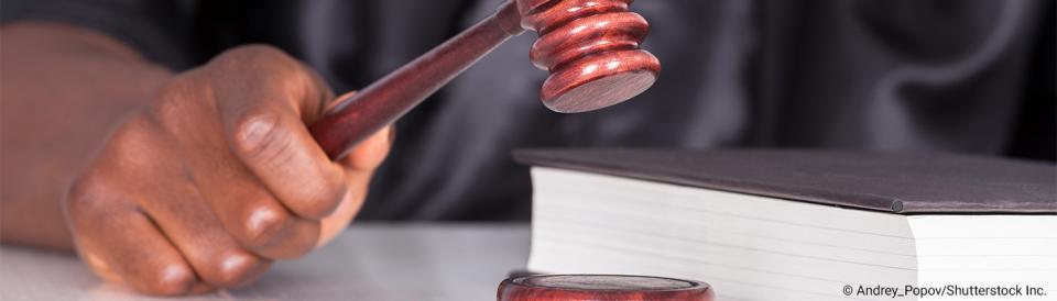 judge banging gavel