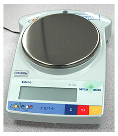 Image of top-loading balance